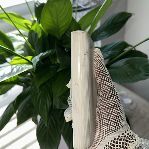 Louis Vuitton Off white Epi kisslock wallet - Picture 9 of 13